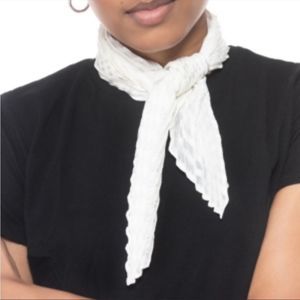 2 Scarves, 1 black, 1 white